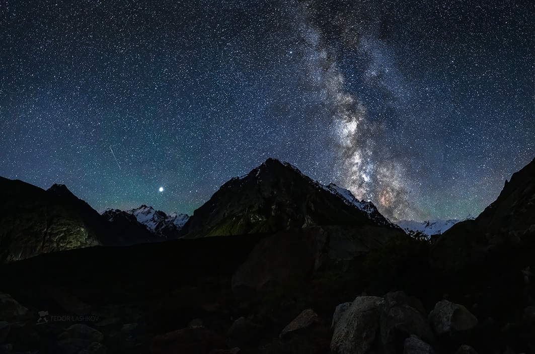 Звёздная ночь в горах