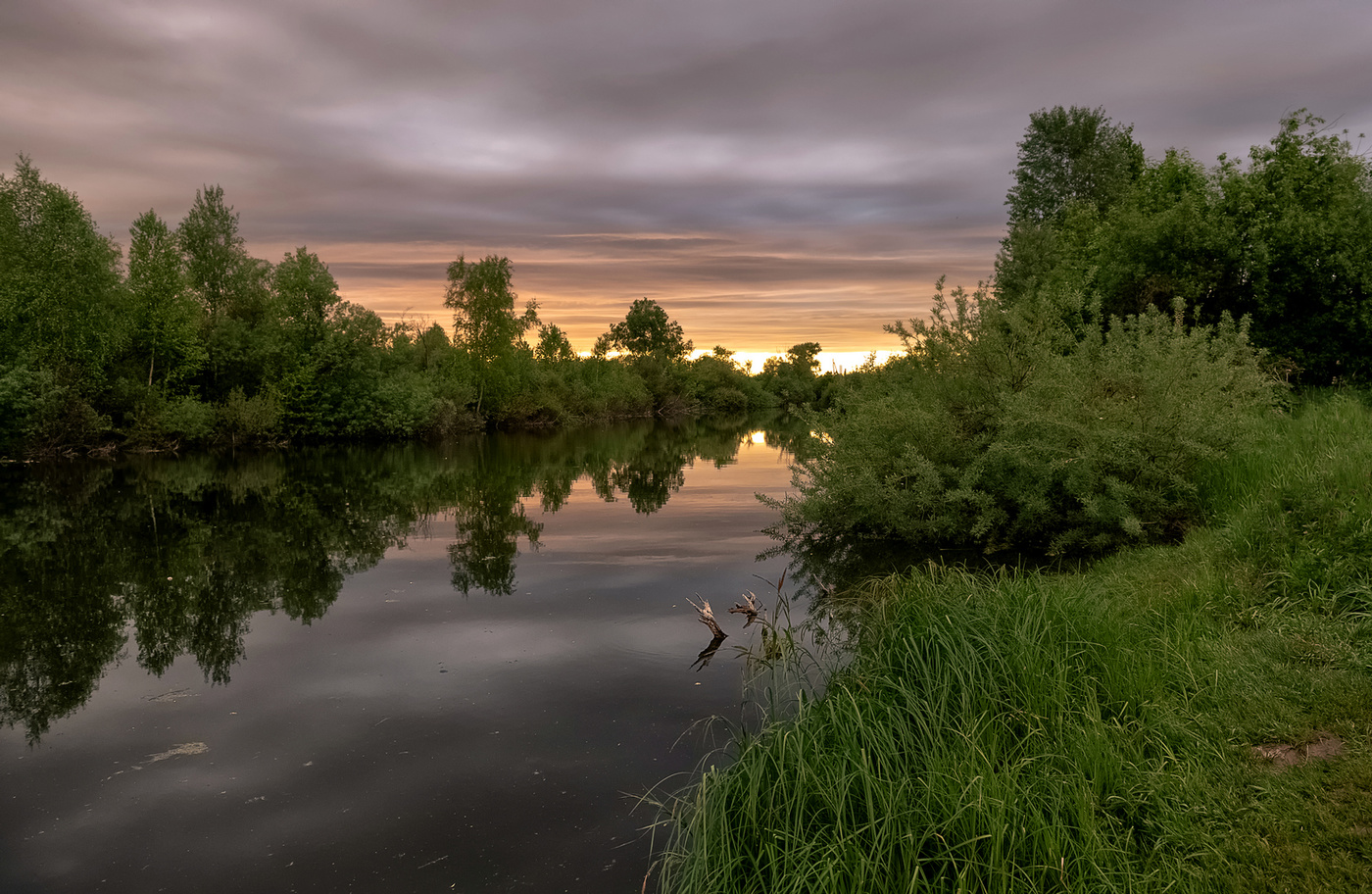 Вечер у реки.