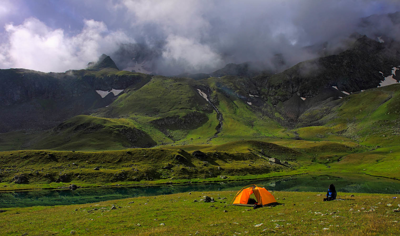 У озера Провальное