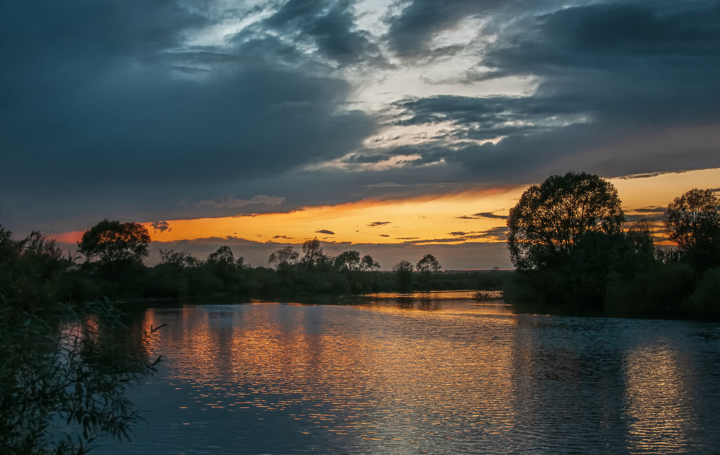 Когда уходит день, то балом правят тени...