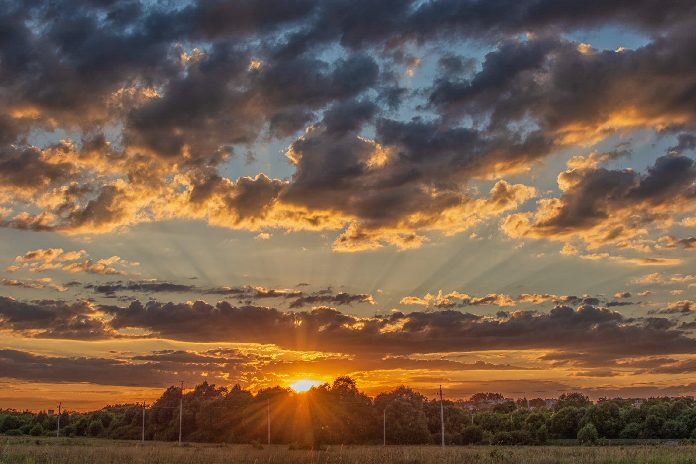 Уходит день...но как красива его сжигающая сила!