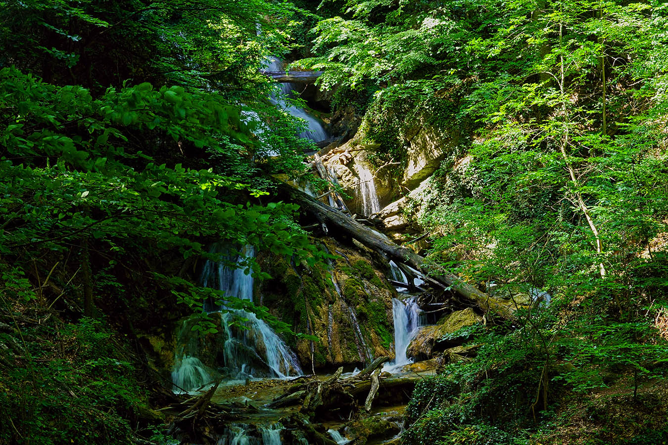 Водопад в ущелье Хап Хал