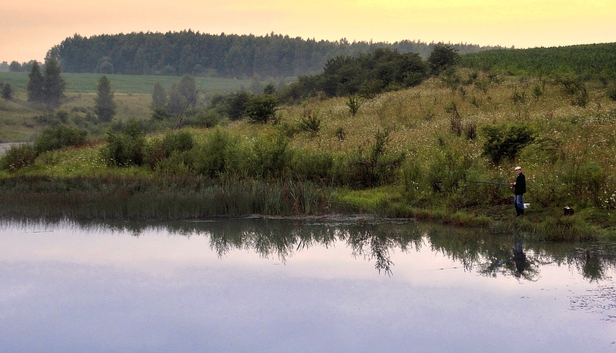 Рыба ловится ранним туманным утром